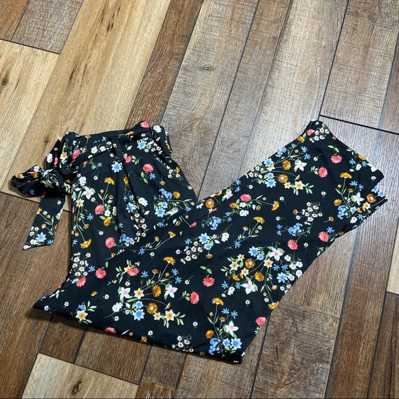 Soho Apparel Floral Stretch Belted Ankle Pants Size M - Picture 2 of 15